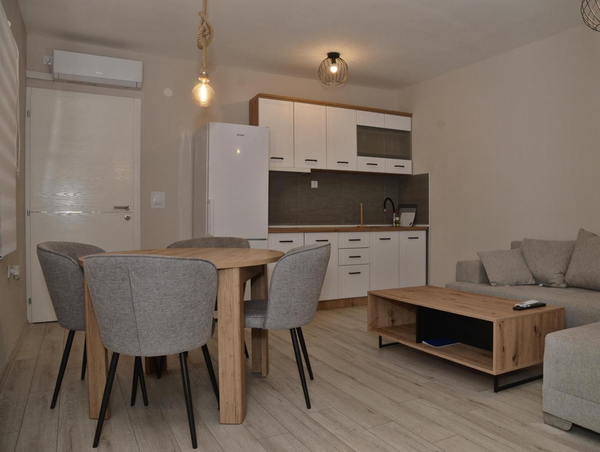 4-teen Apartment Jagodina